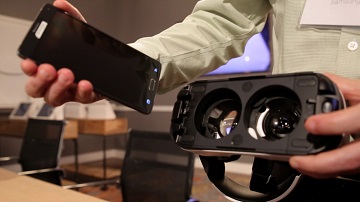 虚拟现实设备Gear VR开放预购 仅售99美元
