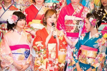 AKB48在神社举行成人礼 部分偶像宅竟如此不文明