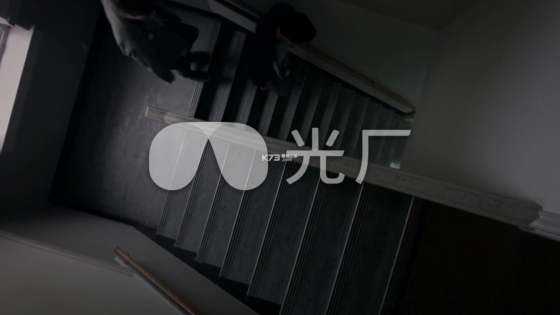 楼梯间拍照姿势大全